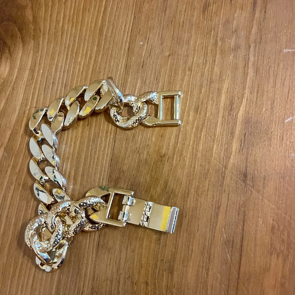 New York gold tone chunky necklace, bracelet, earrings set 16 “ - Picture 5 of 9